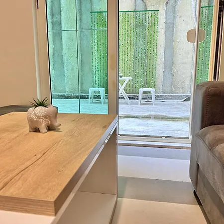 Vollga Vibes Apartament * Дуррес